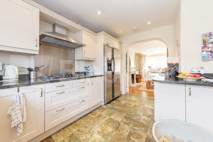 A Beautiful double receptioned 4 bedroom house in the hampstead suburbs Brim Hill, Hampstead Garden Suburb 